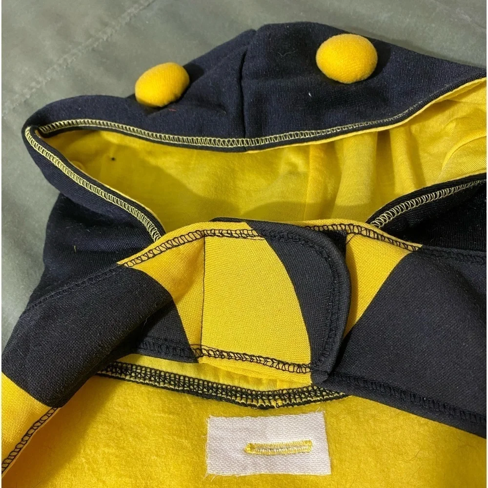 Bumble bee dog costume with attached straps that close underneath Sz XL